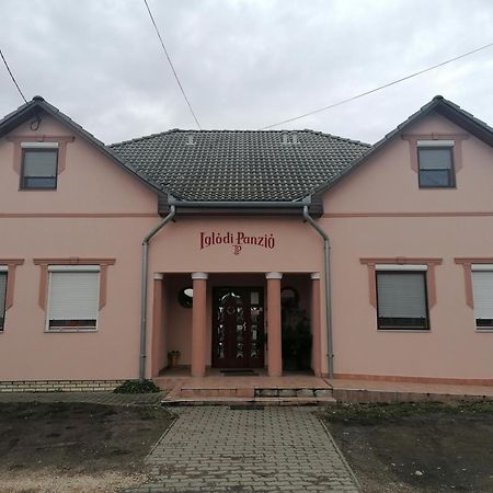 Iglodi Panzio Hotel Kunszentmarton Bagian luar foto