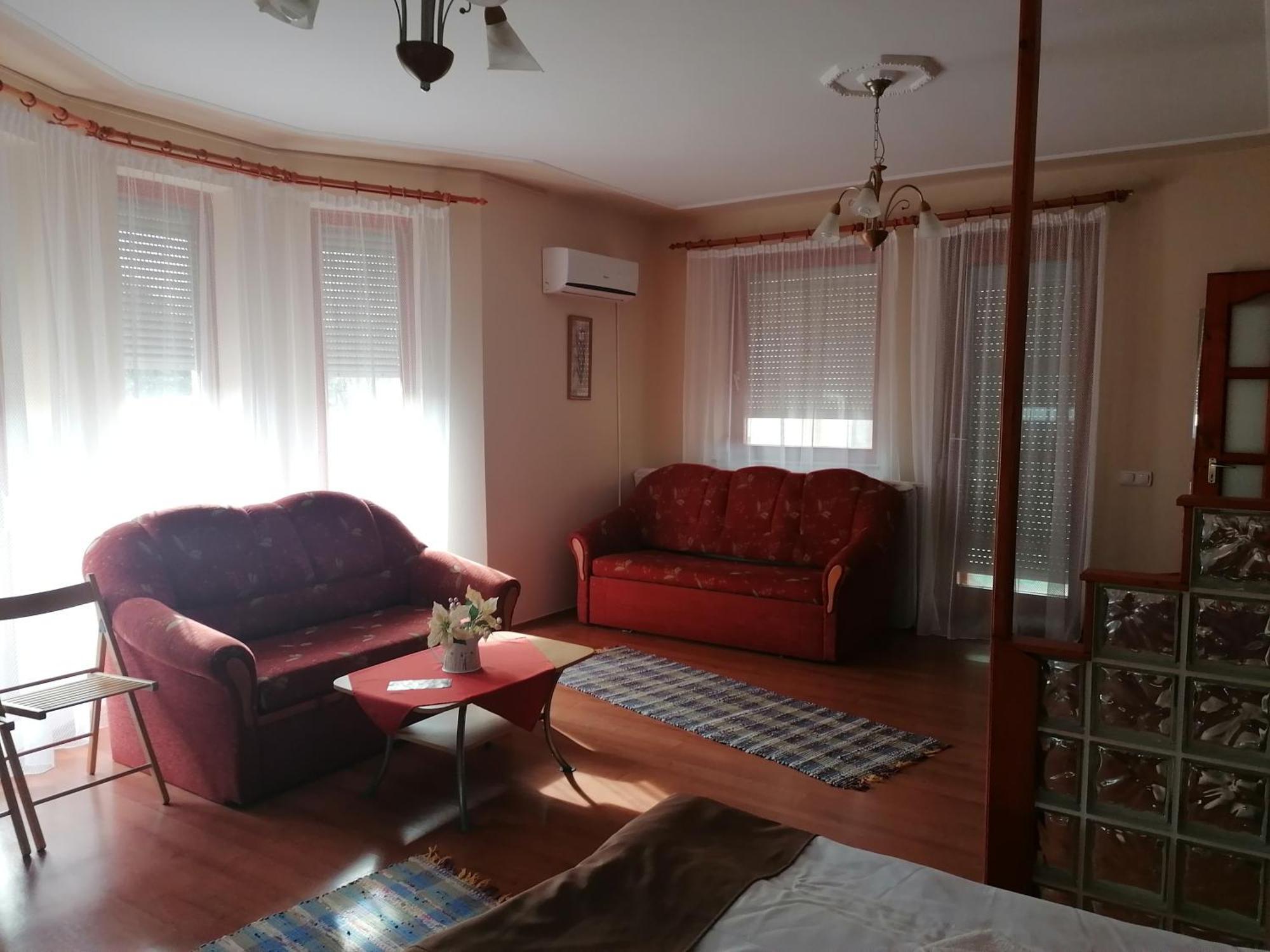 Iglodi Panzio Hotel Kunszentmarton Bagian luar foto