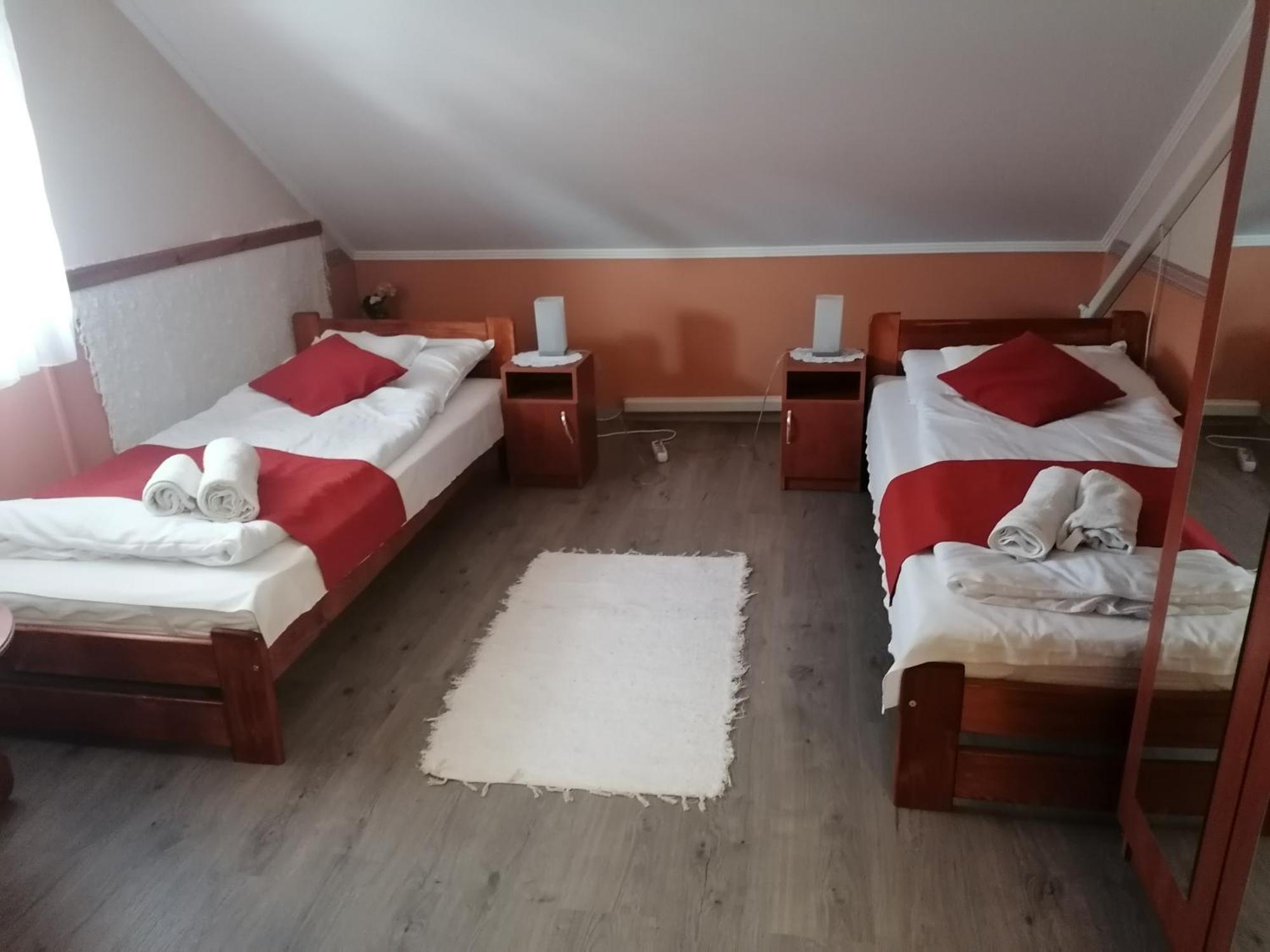Iglodi Panzio Hotel Kunszentmarton Bagian luar foto