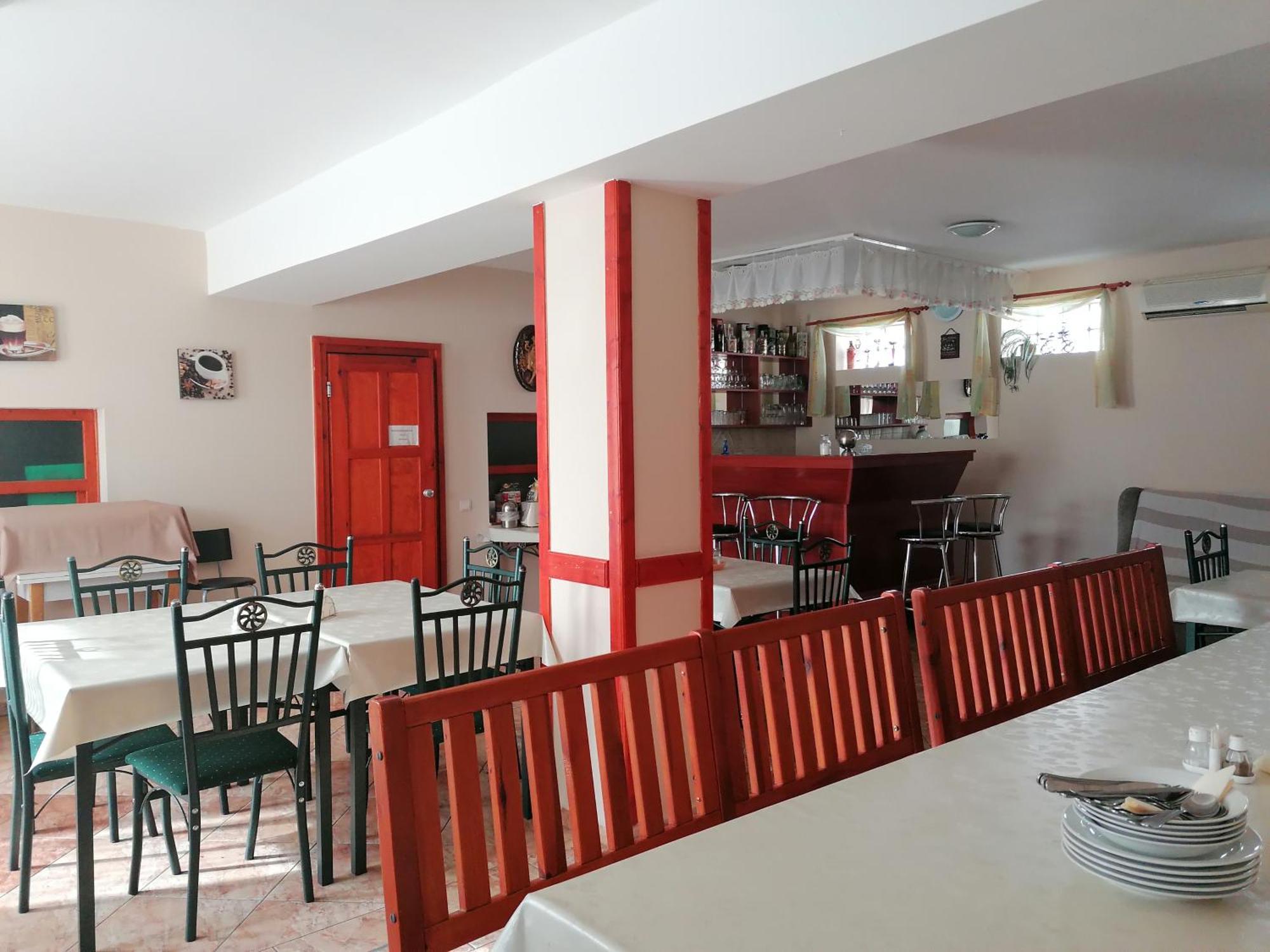 Iglodi Panzio Hotel Kunszentmarton Bagian luar foto