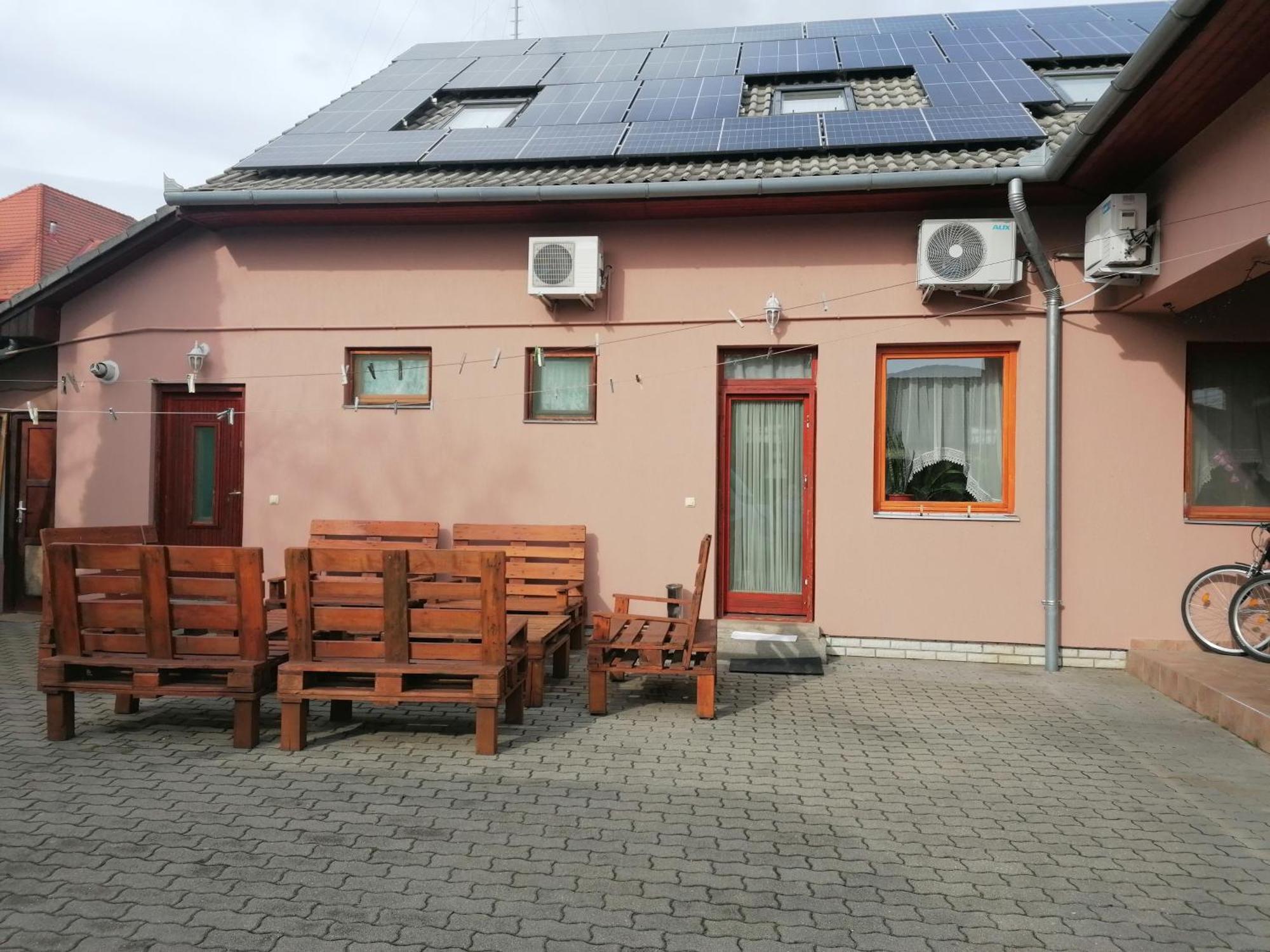 Iglodi Panzio Hotel Kunszentmarton Bagian luar foto
