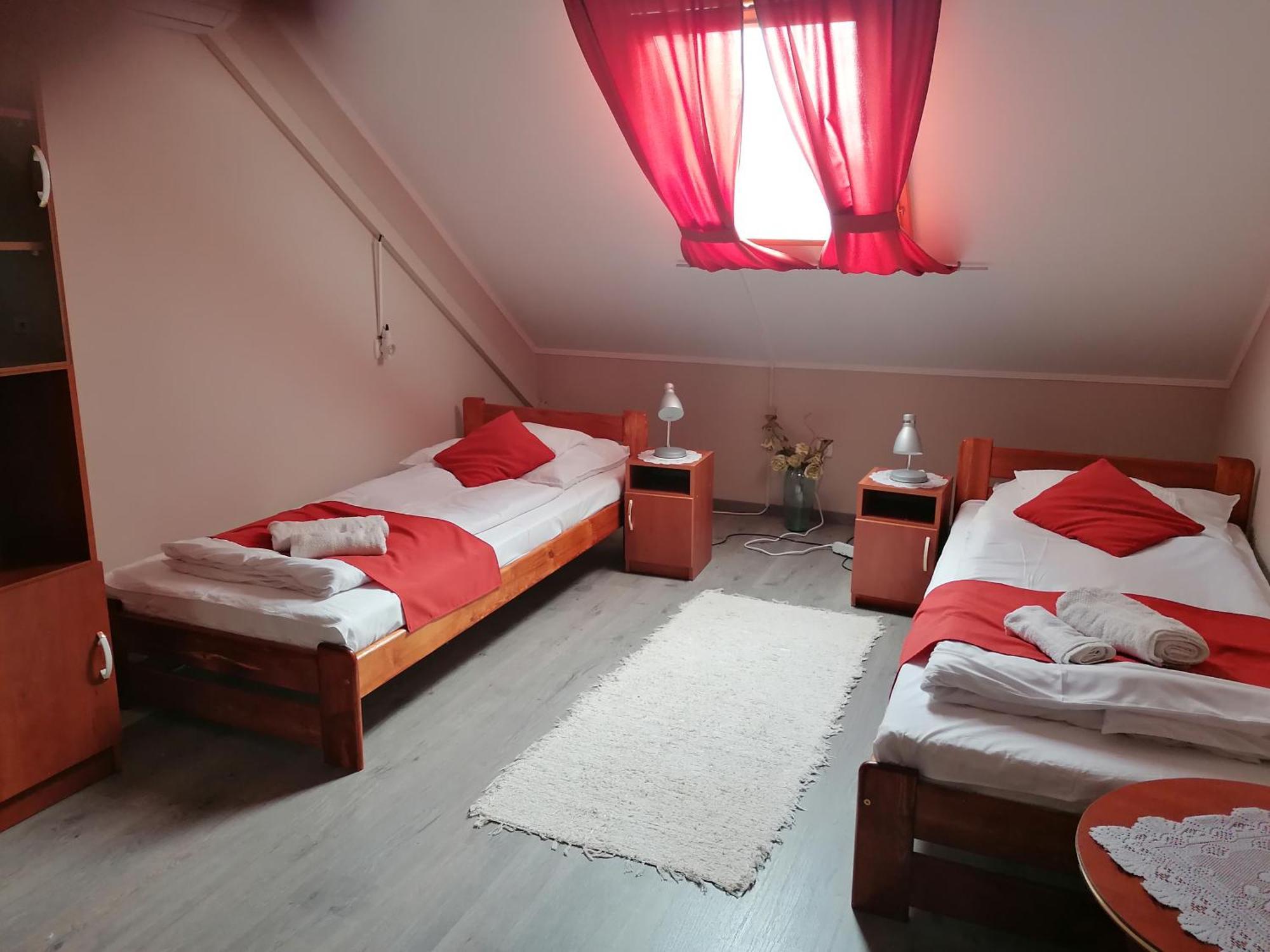Iglodi Panzio Hotel Kunszentmarton Bagian luar foto