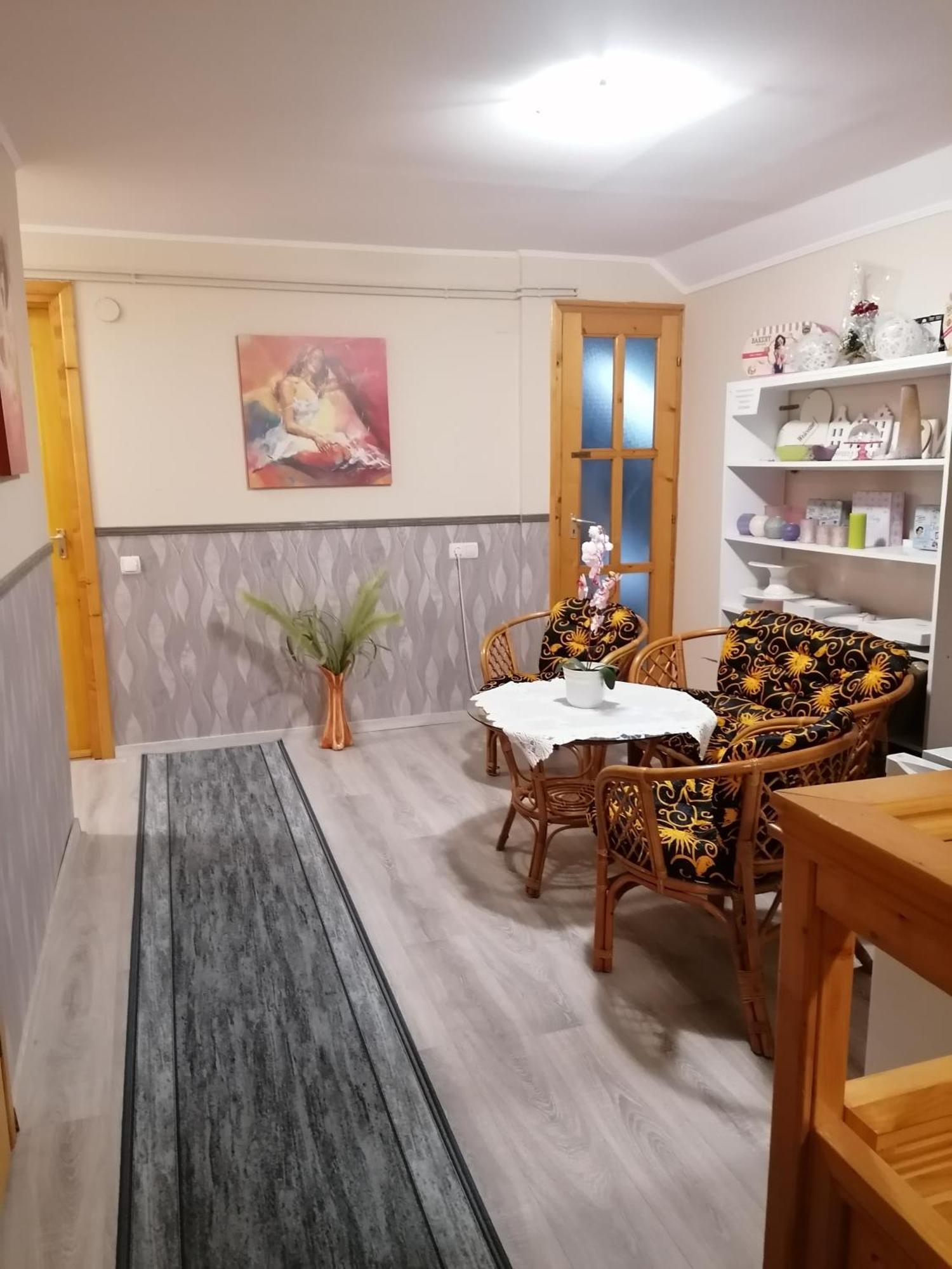 Iglodi Panzio Hotel Kunszentmarton Bagian luar foto